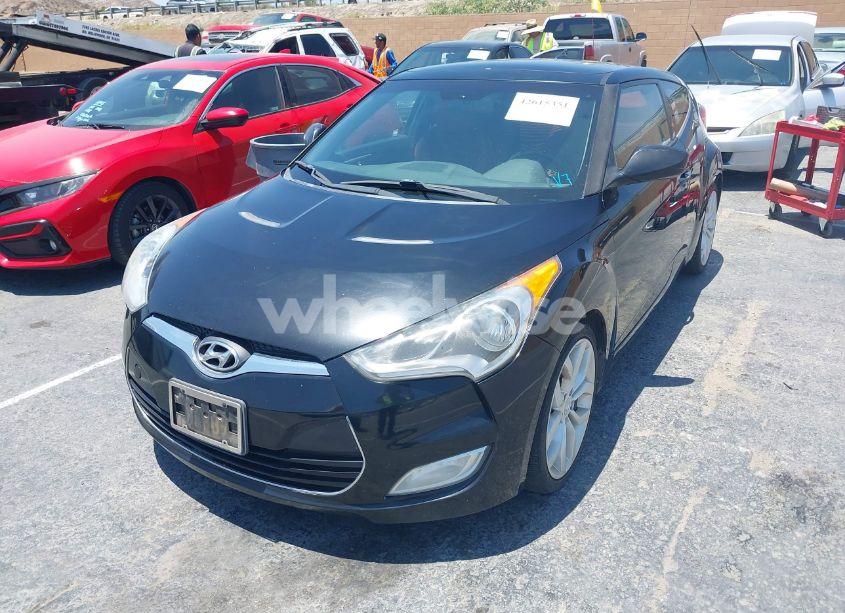 Photo 2 of 2013 Hyundai Veloster (VIN KMHTC6AD2DU140750)