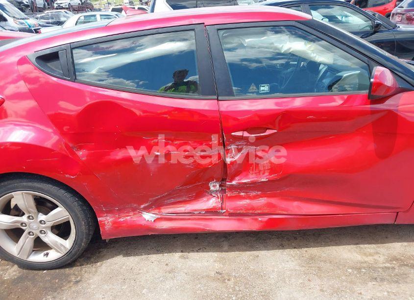 Photo 6 of 2015 Hyundai Veloster (VIN KMHTC6AD2FU236607)