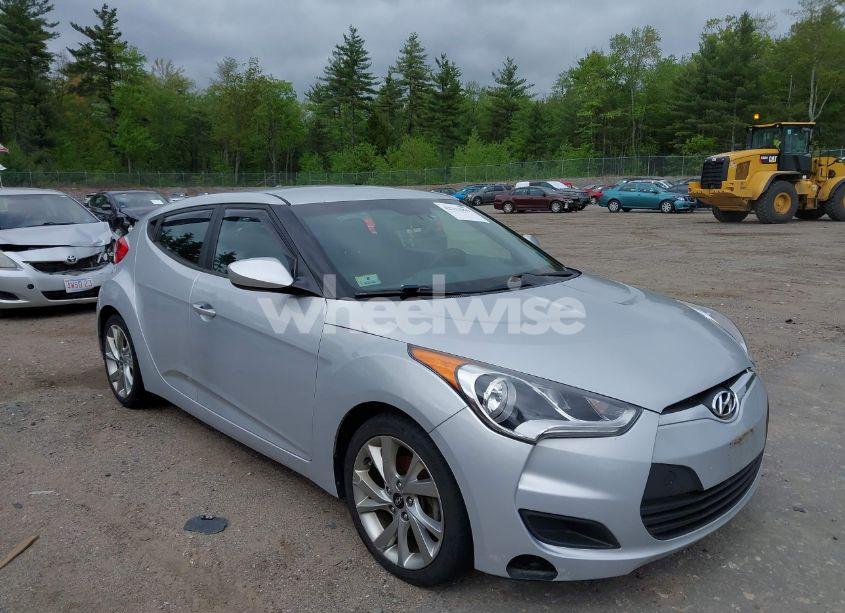 2016 Hyundai Veloster (VIN KMHTC6AD2GU277109) main photo