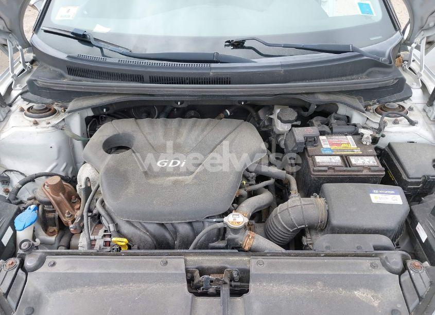 Photo 10 of 2016 Hyundai Veloster (VIN KMHTC6AD2GU277109)