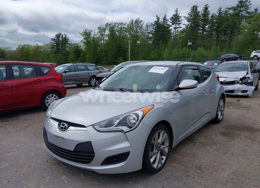 Photo 2 of 2016 Hyundai Veloster (VIN KMHTC6AD2GU277109)