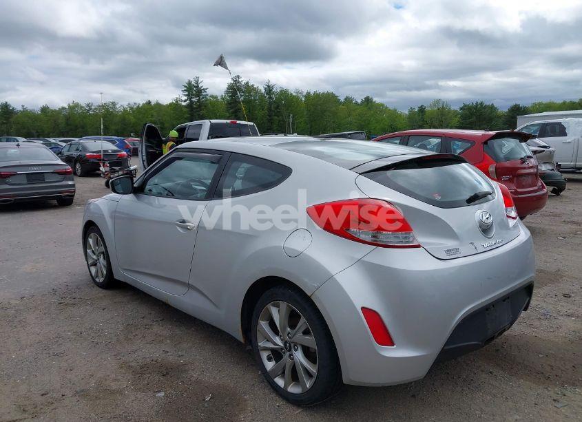 Photo 3 of 2016 Hyundai Veloster (VIN KMHTC6AD2GU277109)