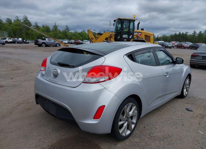Photo 4 of 2016 Hyundai Veloster (VIN KMHTC6AD2GU277109)