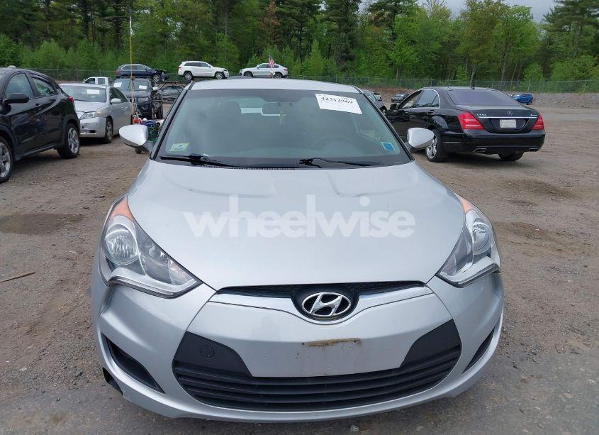 Photo 6 of 2016 Hyundai Veloster (VIN KMHTC6AD2GU277109)