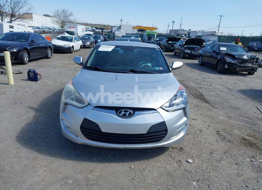 Photo 12 of 2017 Hyundai Veloster (VIN KMHTC6AD2HU306089)