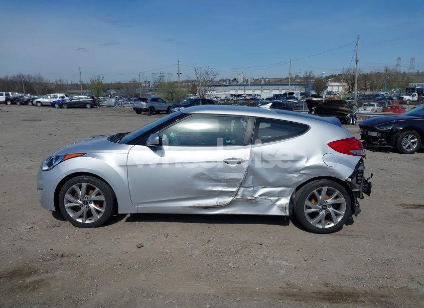Photo 14 of 2017 Hyundai Veloster (VIN KMHTC6AD2HU306089)