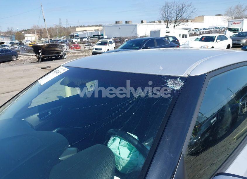 Photo 17 of 2017 Hyundai Veloster (VIN KMHTC6AD2HU306089)