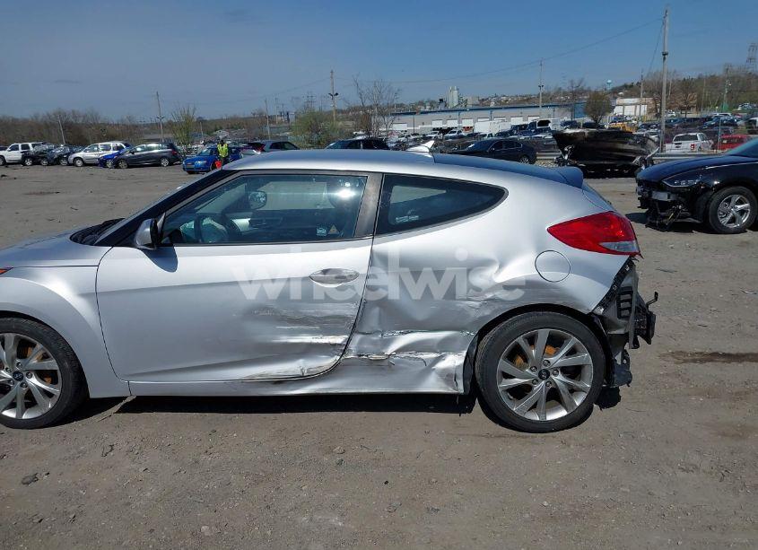 Photo 6 of 2017 Hyundai Veloster (VIN KMHTC6AD2HU306089)