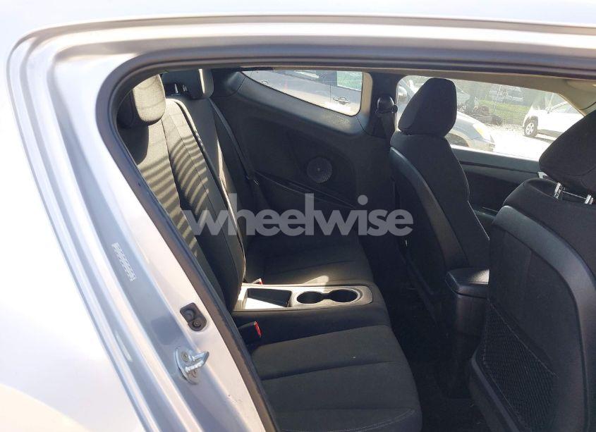 Photo 8 of 2017 Hyundai Veloster (VIN KMHTC6AD2HU306089)