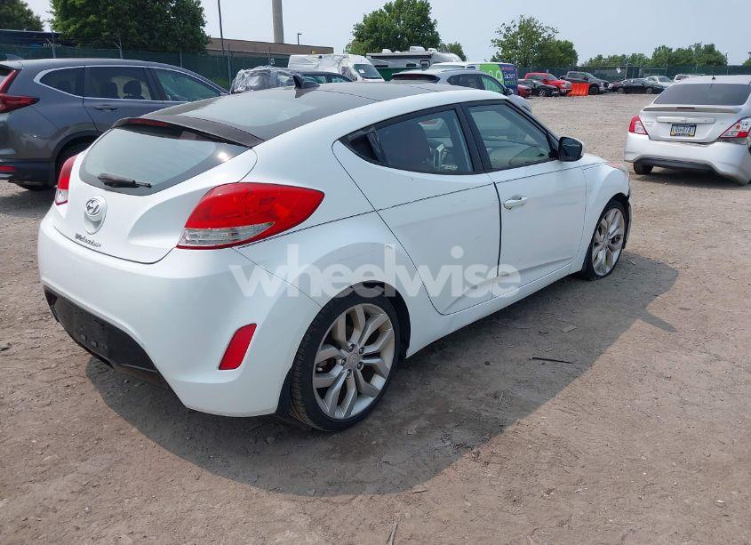 Photo 4 of 2012 Hyundai Veloster BASE W/RED/BLACK (VIN KMHTC6AD3CU051395)
