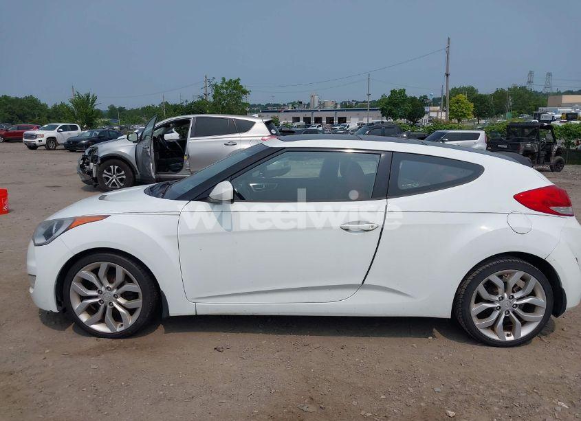 Photo 6 of 2012 Hyundai Veloster BASE W/RED/BLACK (VIN KMHTC6AD3CU051395)
