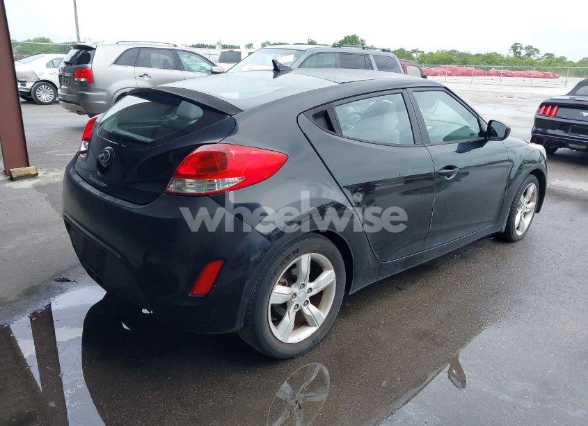 Photo 4 of 2013 Hyundai Veloster BASE W/GRAY (VIN KMHTC6AD3DU087749)