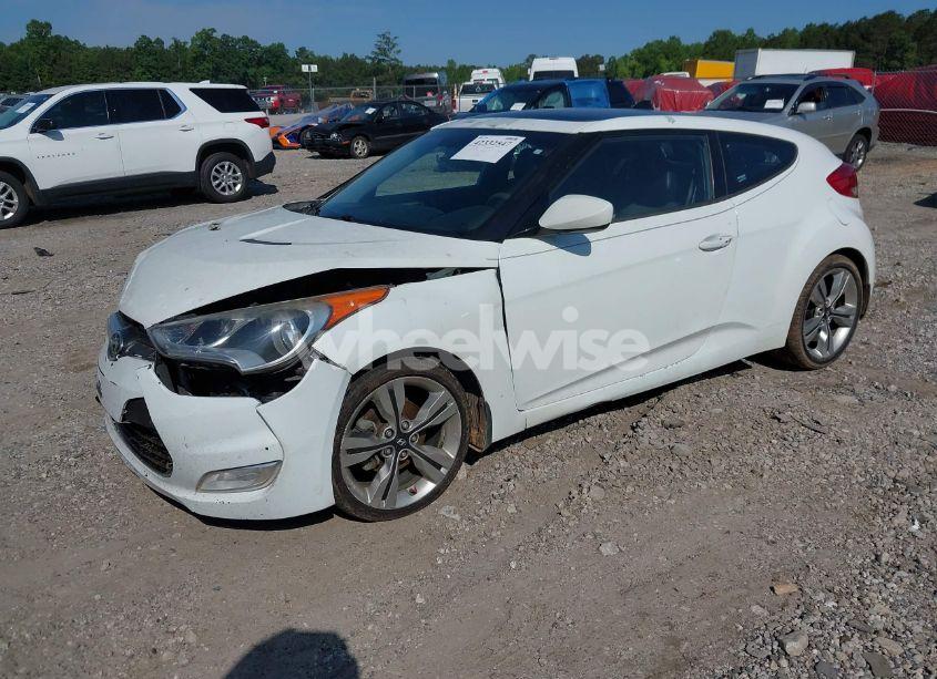 Photo 2 of 2013 Hyundai Veloster BASE W/BLACK (VIN KMHTC6AD3DU124542)
