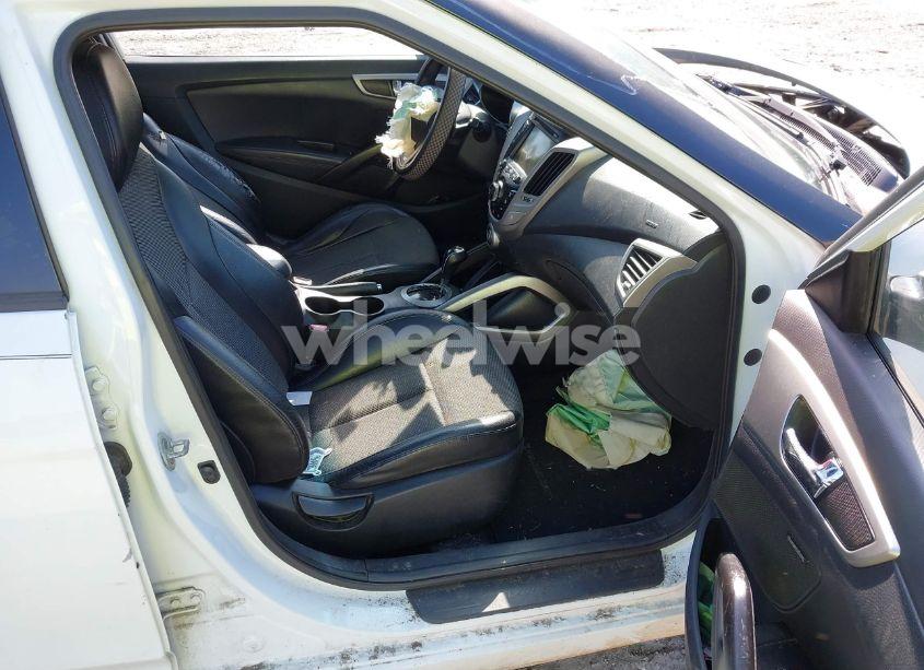 Photo 5 of 2013 Hyundai Veloster BASE W/BLACK (VIN KMHTC6AD3DU124542)