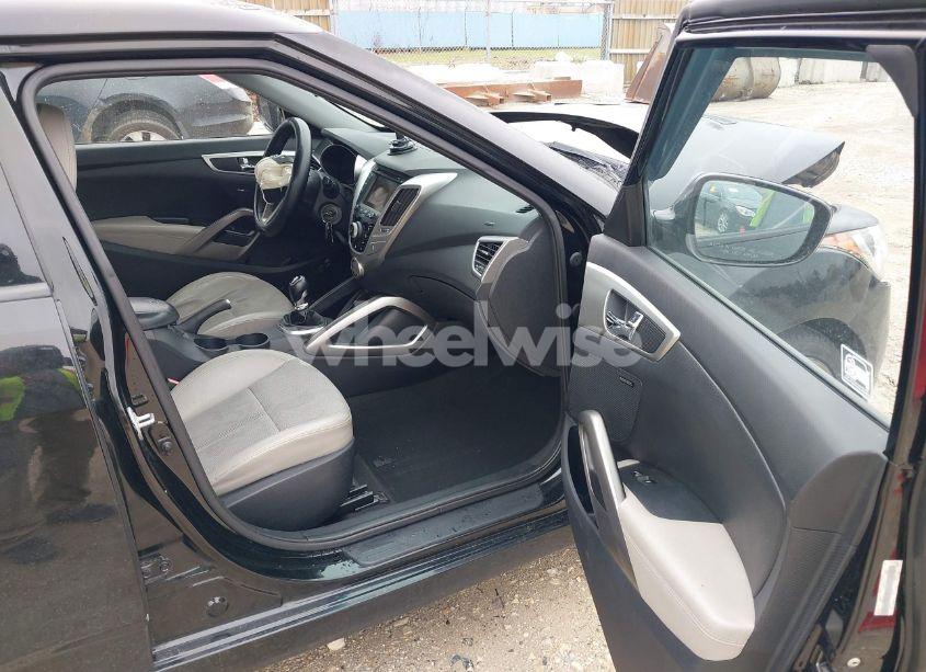 Photo 5 of 2013 Hyundai Veloster BASE W/GRAY (VIN KMHTC6AD3DU131832)