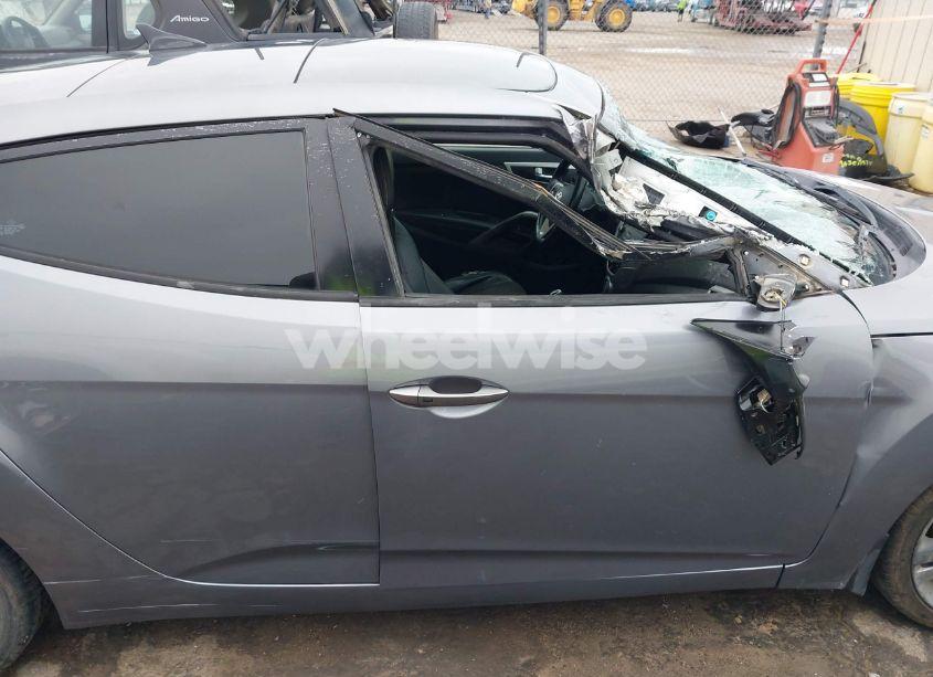 Photo 13 of 2016 Hyundai Veloster (VIN KMHTC6AD3GU248363)