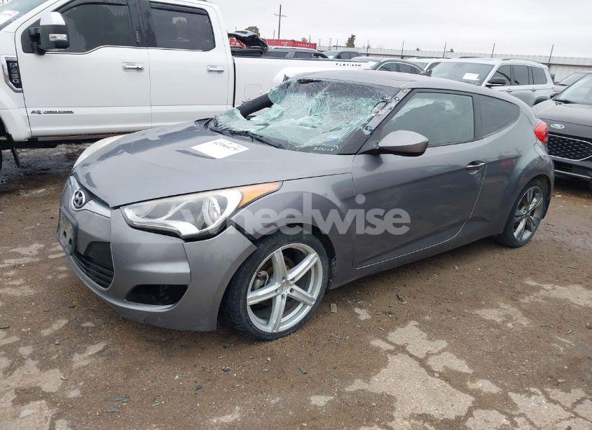 Photo 2 of 2016 Hyundai Veloster (VIN KMHTC6AD3GU248363)