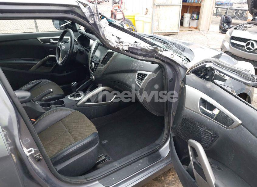 Photo 5 of 2016 Hyundai Veloster (VIN KMHTC6AD3GU248363)