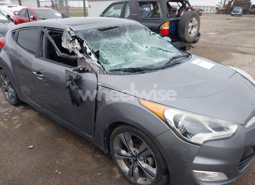 Photo 6 of 2016 Hyundai Veloster (VIN KMHTC6AD3GU248363)