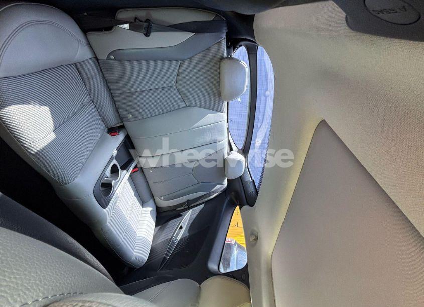 Photo 8 of 2012 Hyundai Veloster (VIN KMHTC6AD4CU027235)
