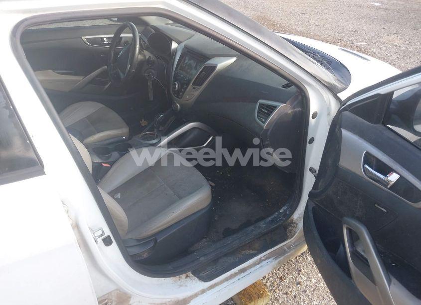 Photo 5 of 2013 Hyundai Veloster BASE W/GRAY (VIN KMHTC6AD4DU140121)