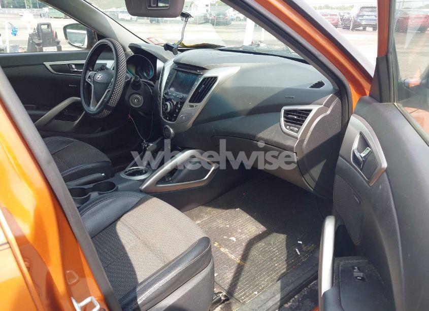 Photo 5 of 2013 Hyundai Veloster BASE W/BLACK (VIN KMHTC6AD4DU169568)