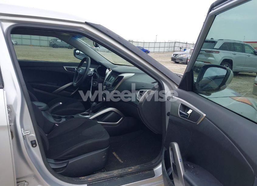 Photo 5 of 2012 Hyundai Veloster BASE W/BLACK (VIN KMHTC6AD5CU036042)