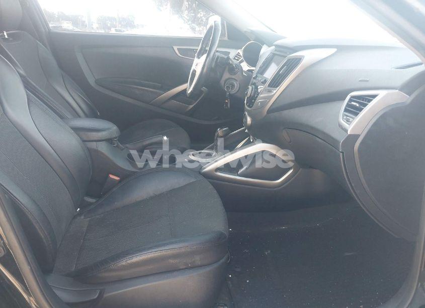 Photo 5 of 2015 Hyundai Veloster (VIN KMHTC6AD5FU233281)