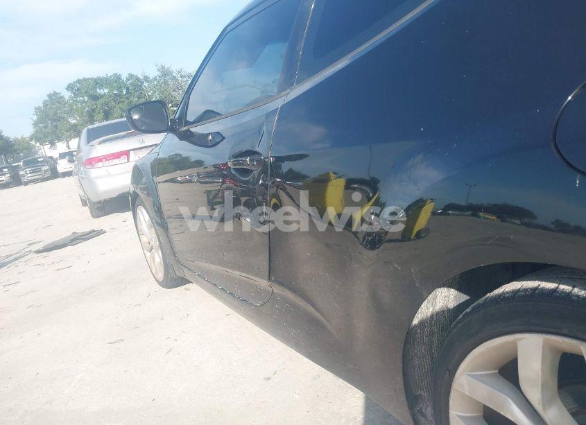 Photo 6 of 2015 Hyundai Veloster (VIN KMHTC6AD5FU233281)