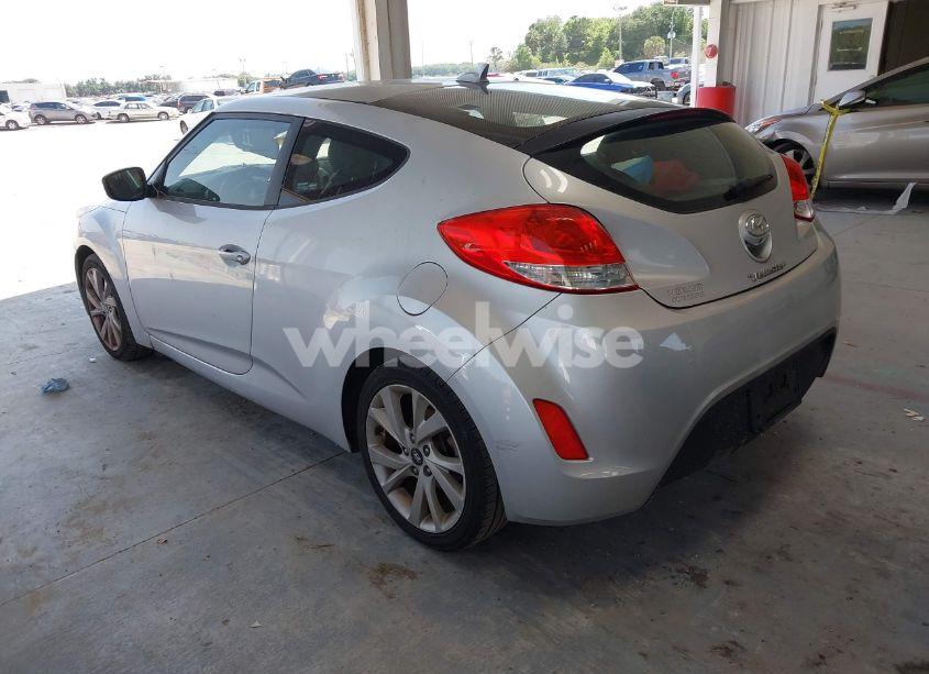 Photo 3 of 2016 Hyundai Veloster (VIN KMHTC6AD5GU262541)