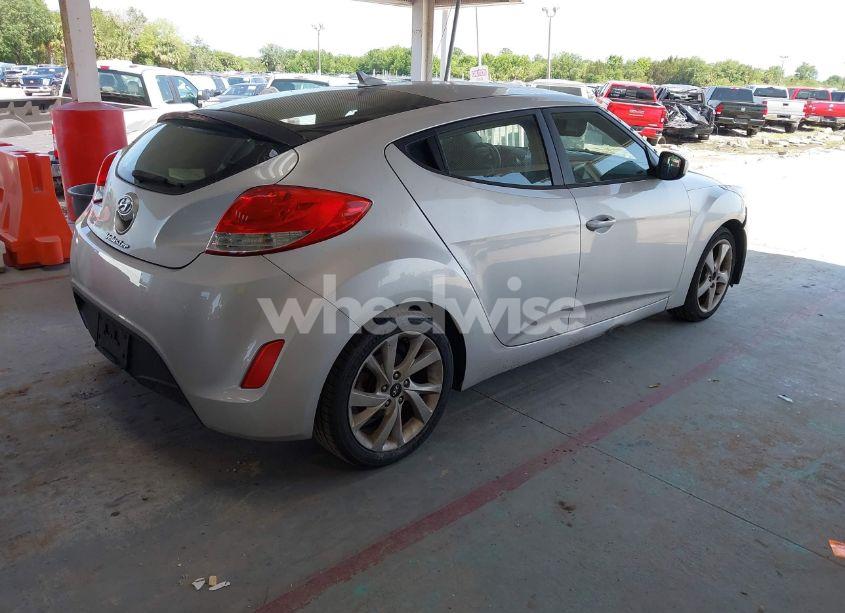 Photo 4 of 2016 Hyundai Veloster (VIN KMHTC6AD5GU262541)