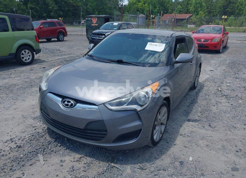 Photo 2 of 2016 Hyundai Veloster (VIN KMHTC6AD5GU288315)