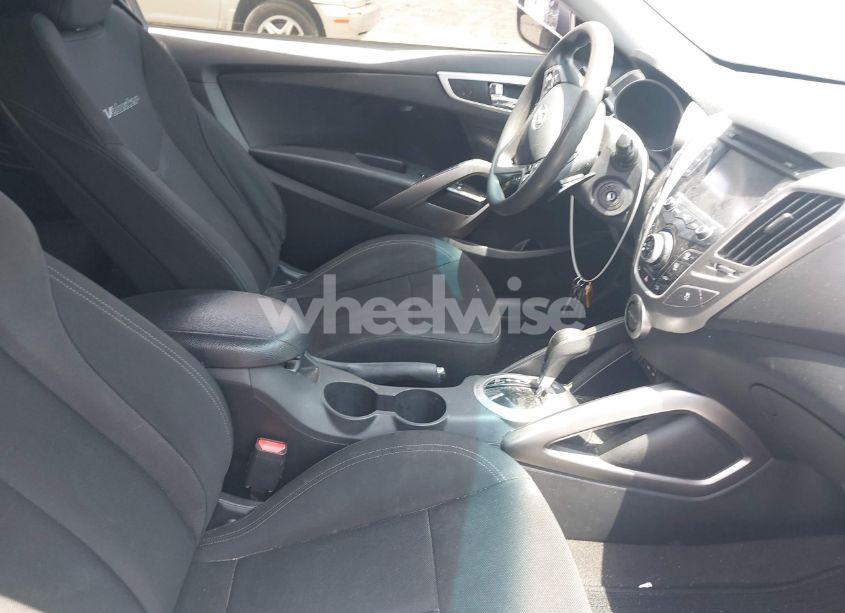 Photo 5 of 2016 Hyundai Veloster (VIN KMHTC6AD5GU288315)