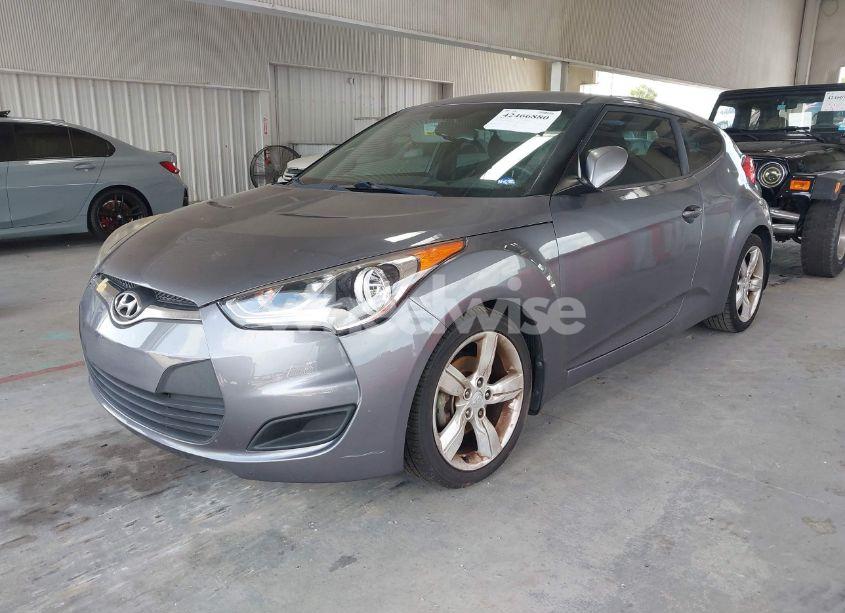 Photo 2 of 2013 Hyundai Veloster BASE W/BLACK (VIN KMHTC6AD6DU131842)