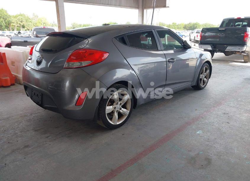 Photo 4 of 2013 Hyundai Veloster BASE W/BLACK (VIN KMHTC6AD6DU131842)