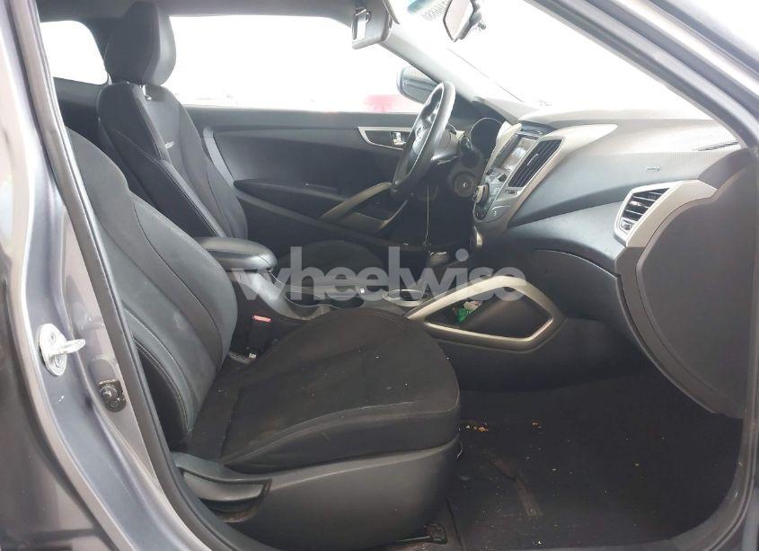 Photo 5 of 2013 Hyundai Veloster BASE W/BLACK (VIN KMHTC6AD6DU131842)