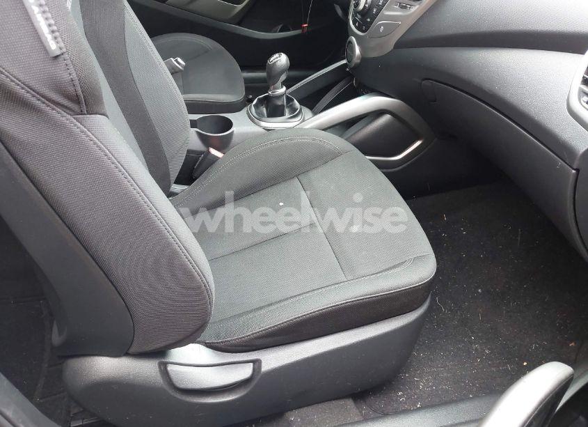 Photo 5 of 2014 Hyundai Veloster BASE W/BLACK (VIN KMHTC6AD6EU209005)