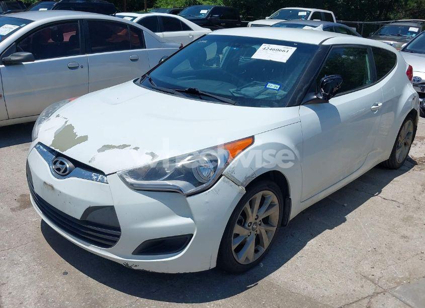Photo 2 of 2016 Hyundai Veloster (VIN KMHTC6AD6GU282183)