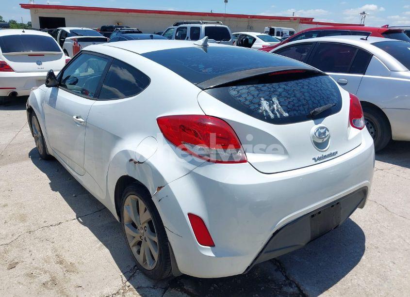 Photo 3 of 2016 Hyundai Veloster (VIN KMHTC6AD6GU282183)