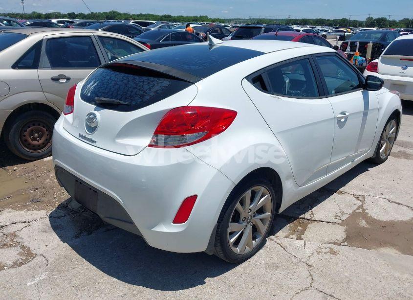 Photo 4 of 2016 Hyundai Veloster (VIN KMHTC6AD6GU282183)