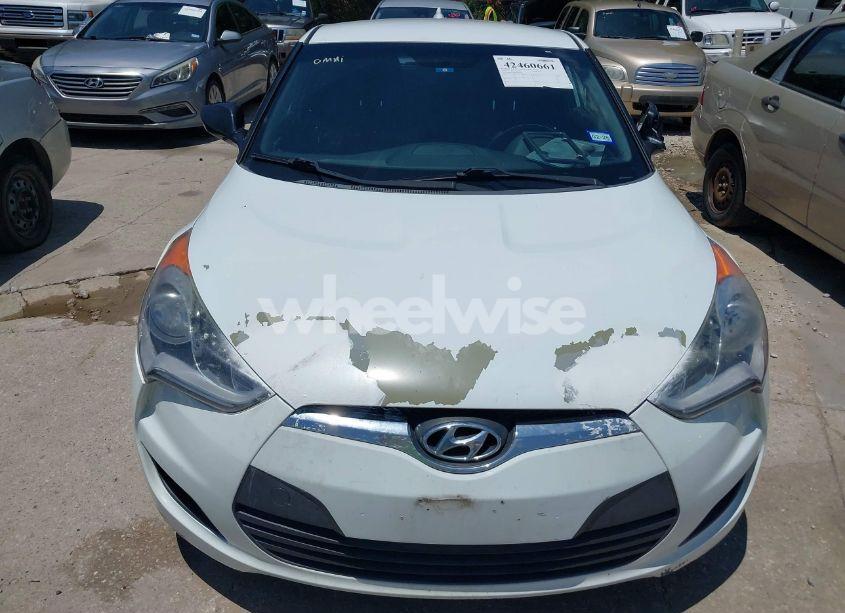 Photo 6 of 2016 Hyundai Veloster (VIN KMHTC6AD6GU282183)