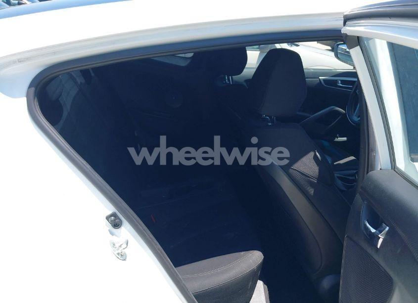 Photo 8 of 2016 Hyundai Veloster (VIN KMHTC6AD6GU282183)