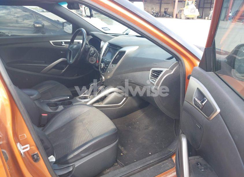 Photo 5 of 2016 Hyundai Veloster (VIN KMHTC6AD7GU281060)