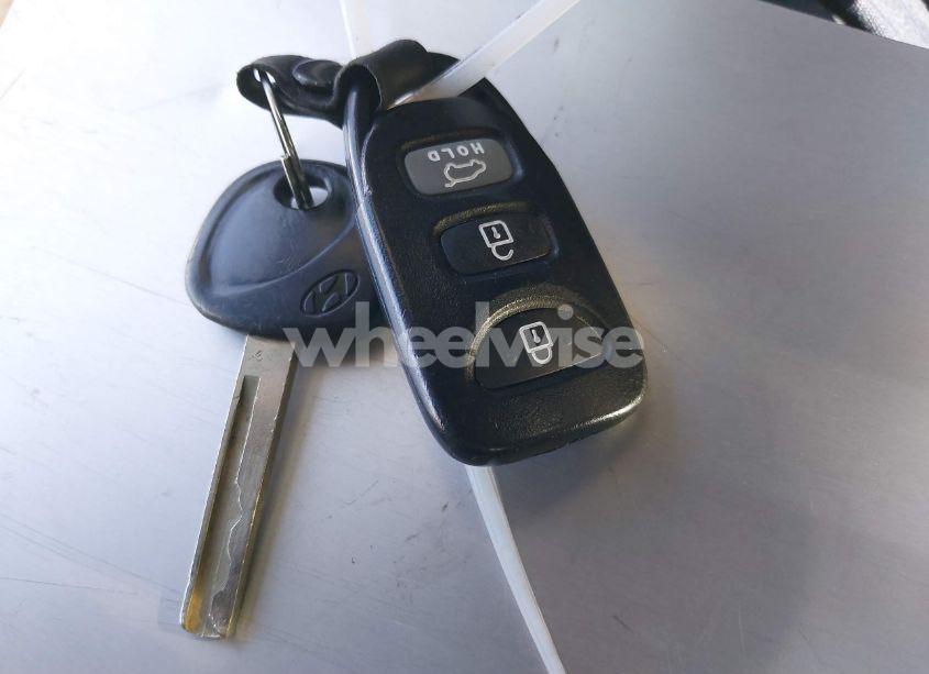 Photo 11 of 2014 Hyundai Veloster BASE W/RED (VIN KMHTC6AD8EU190795)