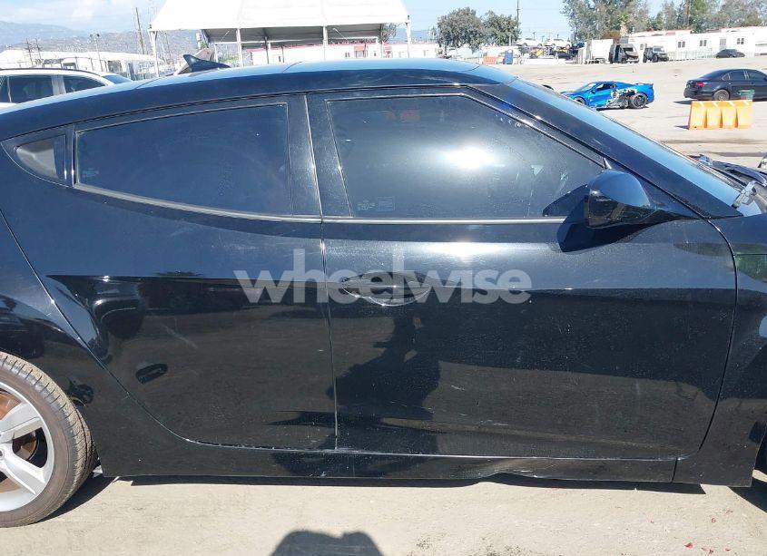 Photo 13 of 2014 Hyundai Veloster BASE W/RED (VIN KMHTC6AD8EU190795)