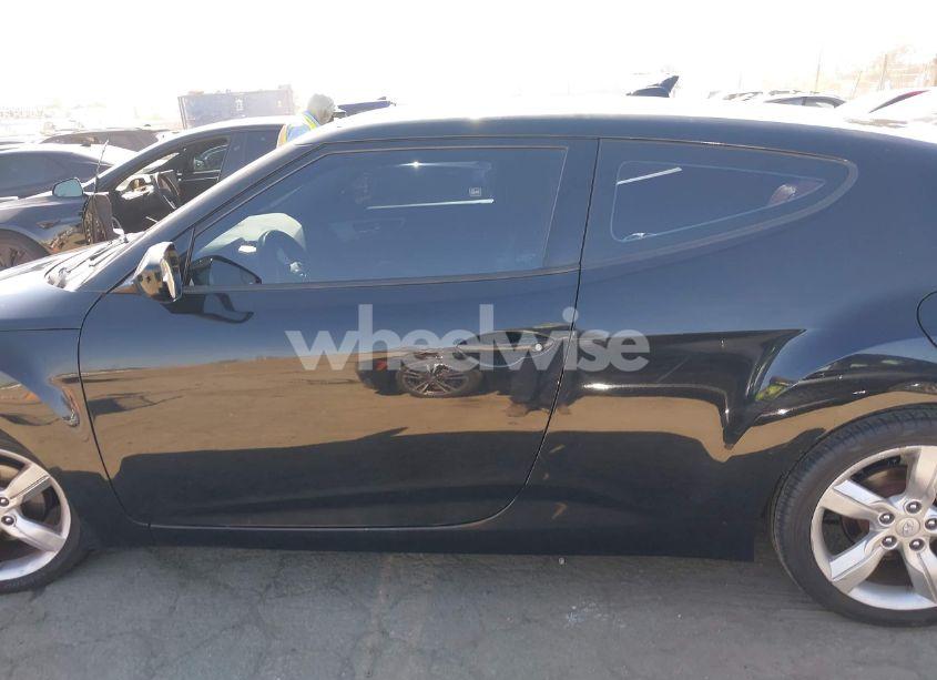 Photo 14 of 2014 Hyundai Veloster BASE W/RED (VIN KMHTC6AD8EU190795)