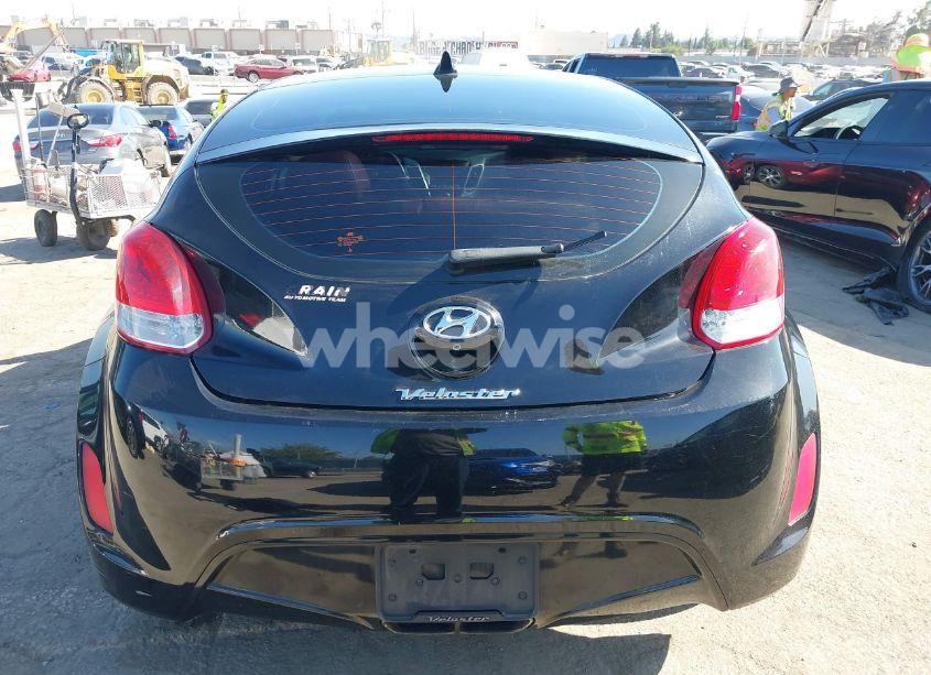 Photo 16 of 2014 Hyundai Veloster BASE W/RED (VIN KMHTC6AD8EU190795)