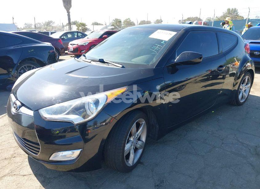 Photo 2 of 2014 Hyundai Veloster BASE W/RED (VIN KMHTC6AD8EU190795)