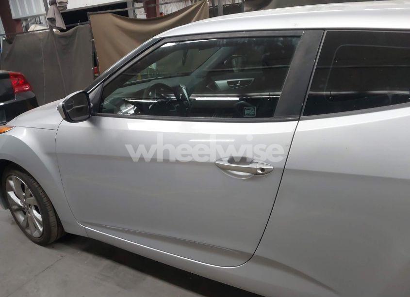 Photo 14 of 2016 Hyundai Veloster (VIN KMHTC6AD8GU299664)