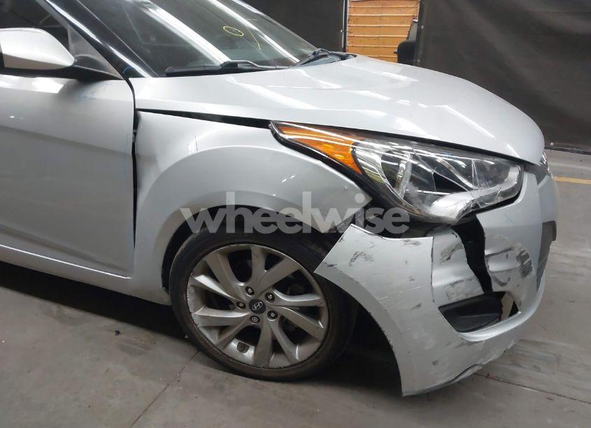 Photo 6 of 2016 Hyundai Veloster (VIN KMHTC6AD8GU299664)